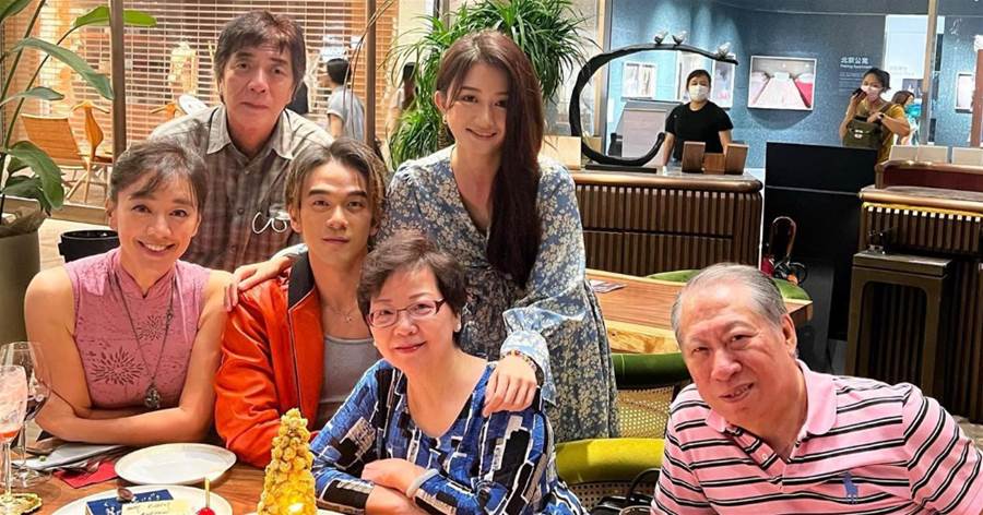 錢小豪兒子吃大餐慶生，富豪繼父罕露面，與小20歲嬌妻同框像父女