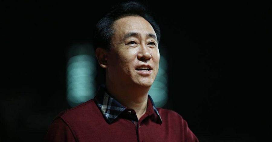 香港第三大富豪，靠繼承岳父產業發家，家族坐擁264億美元資產